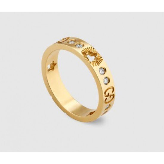 Icon series 18K gold star ring with diamonds