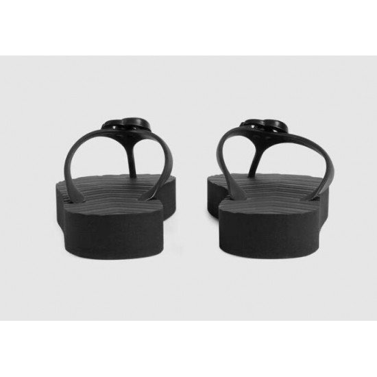 Women V-shaped flip flops black sandals